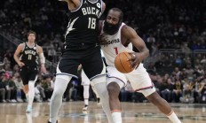 开运体育平台-雄鹿队全队状态神勇，击败对手轻松晋级