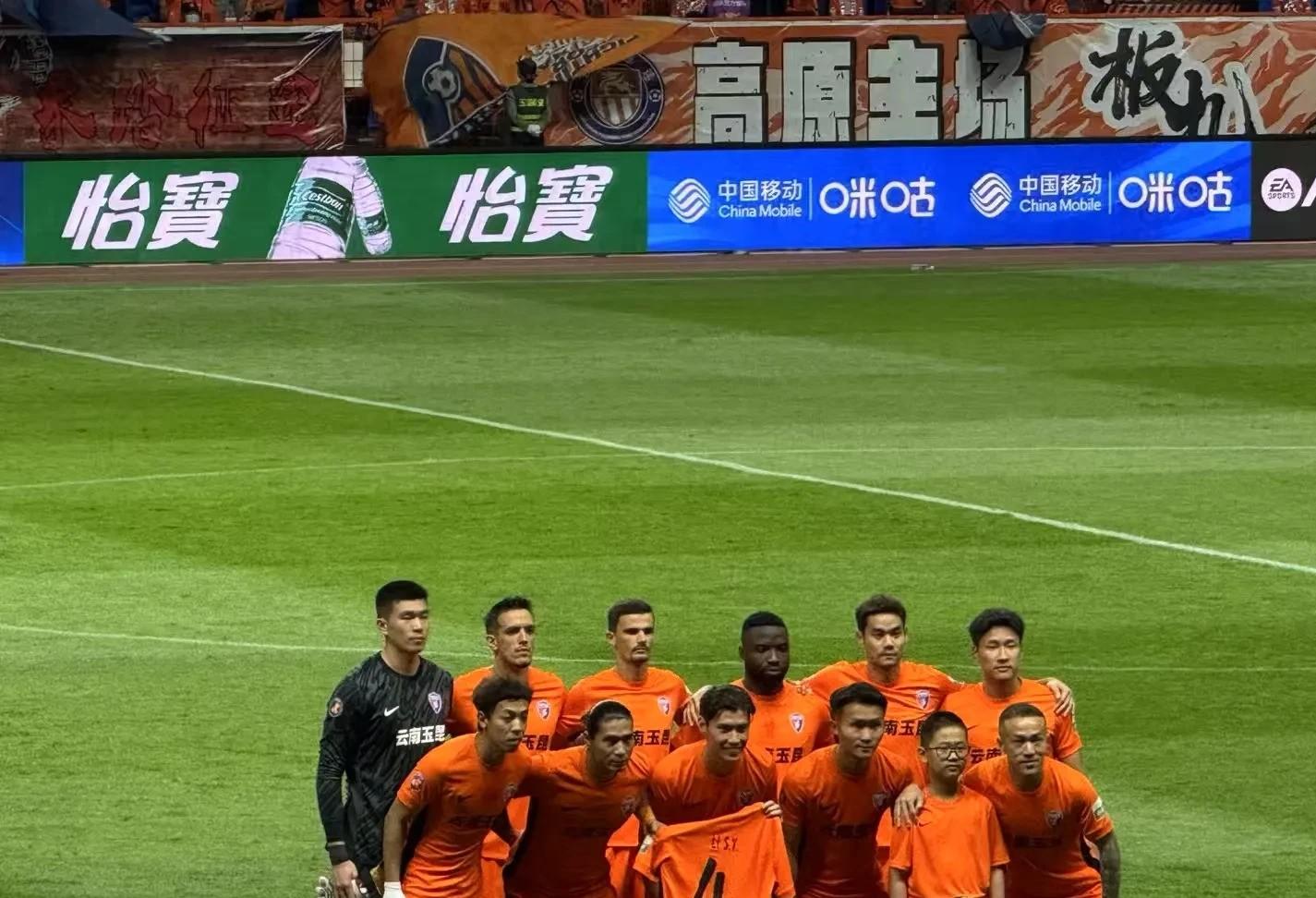 国内队伍在大型赛事中展现出色,引人瞩目 国内队伍在大型赛事中展现出色,引人瞩目