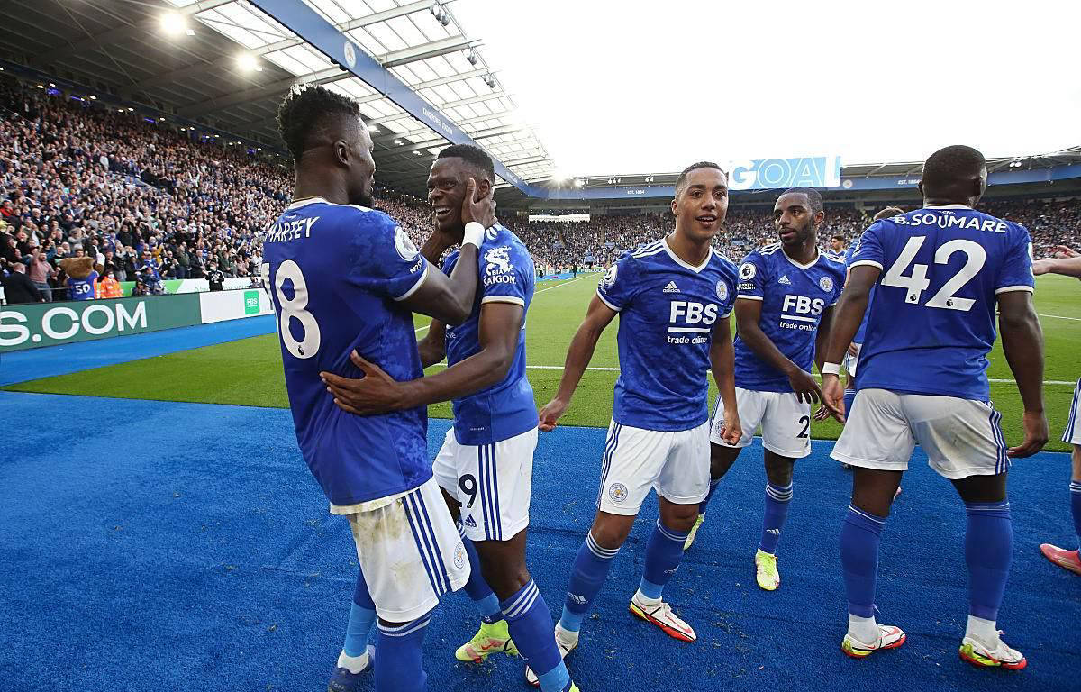 莱斯特城客场逼平曼城,不畏榜首之队展示韧性 莱斯特城客场逼平曼城,不畏榜首之队展示韧性