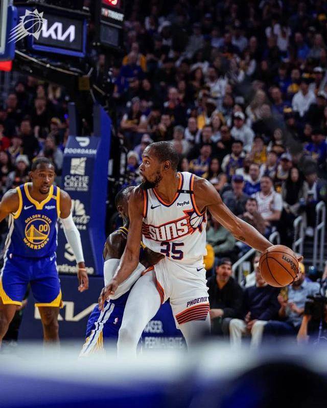 勇士主场险胜雷霆取得连胜