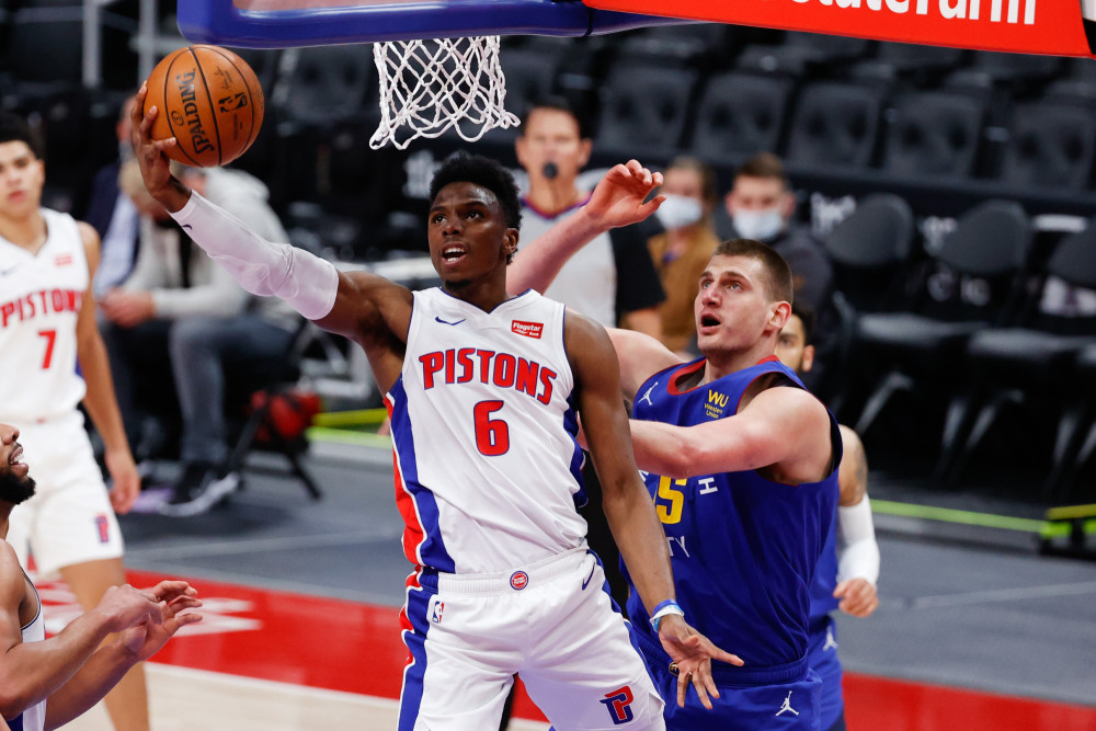 公牛16分大胜掘金，领跑东部的简单介绍