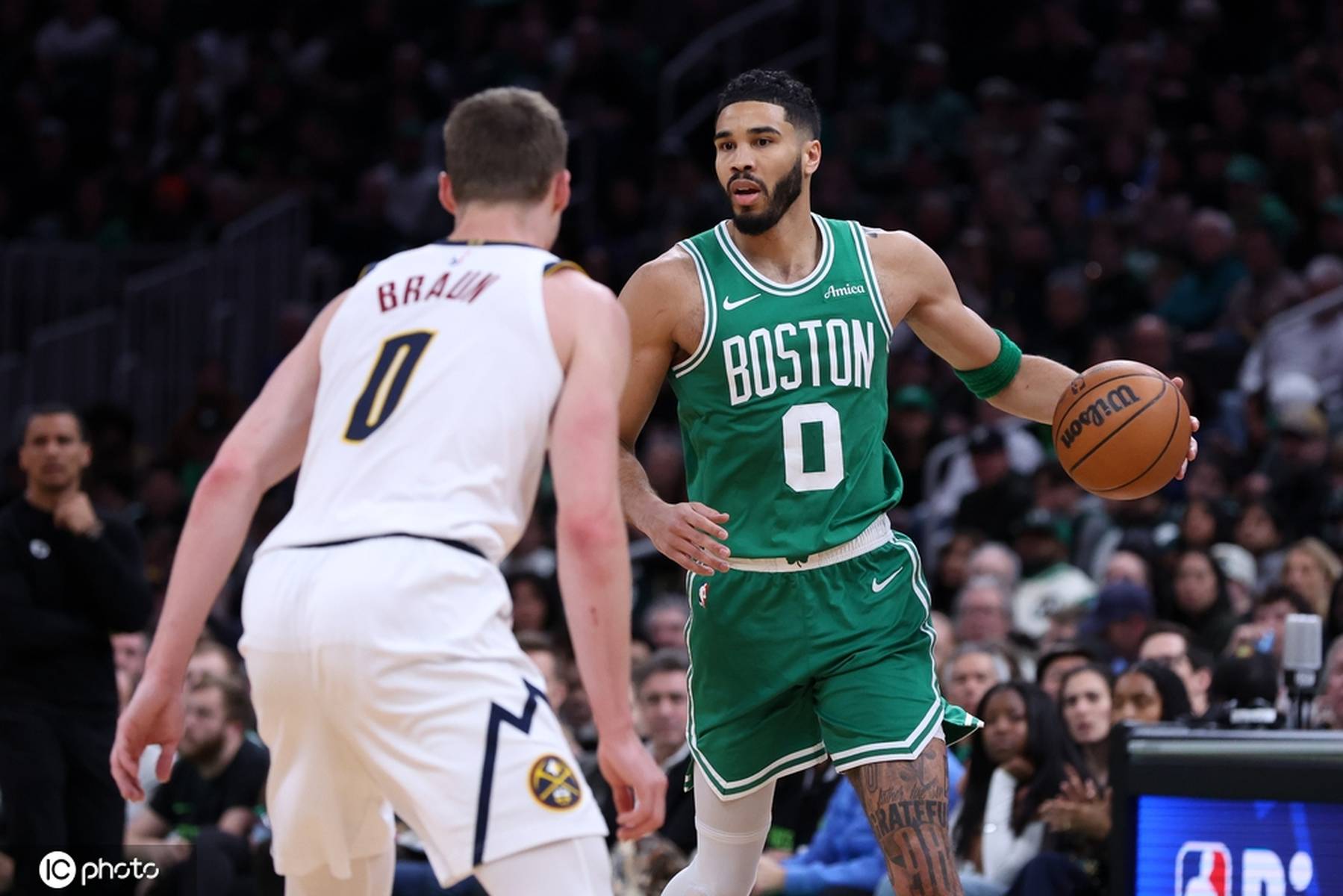 开拓者主场大胜凯尔特人