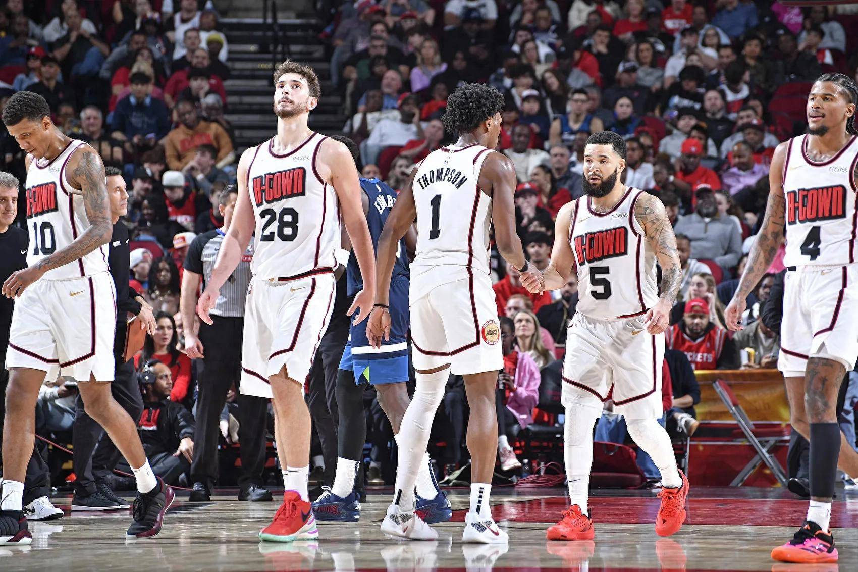 火箭主场大胜尼克斯，延续胜利