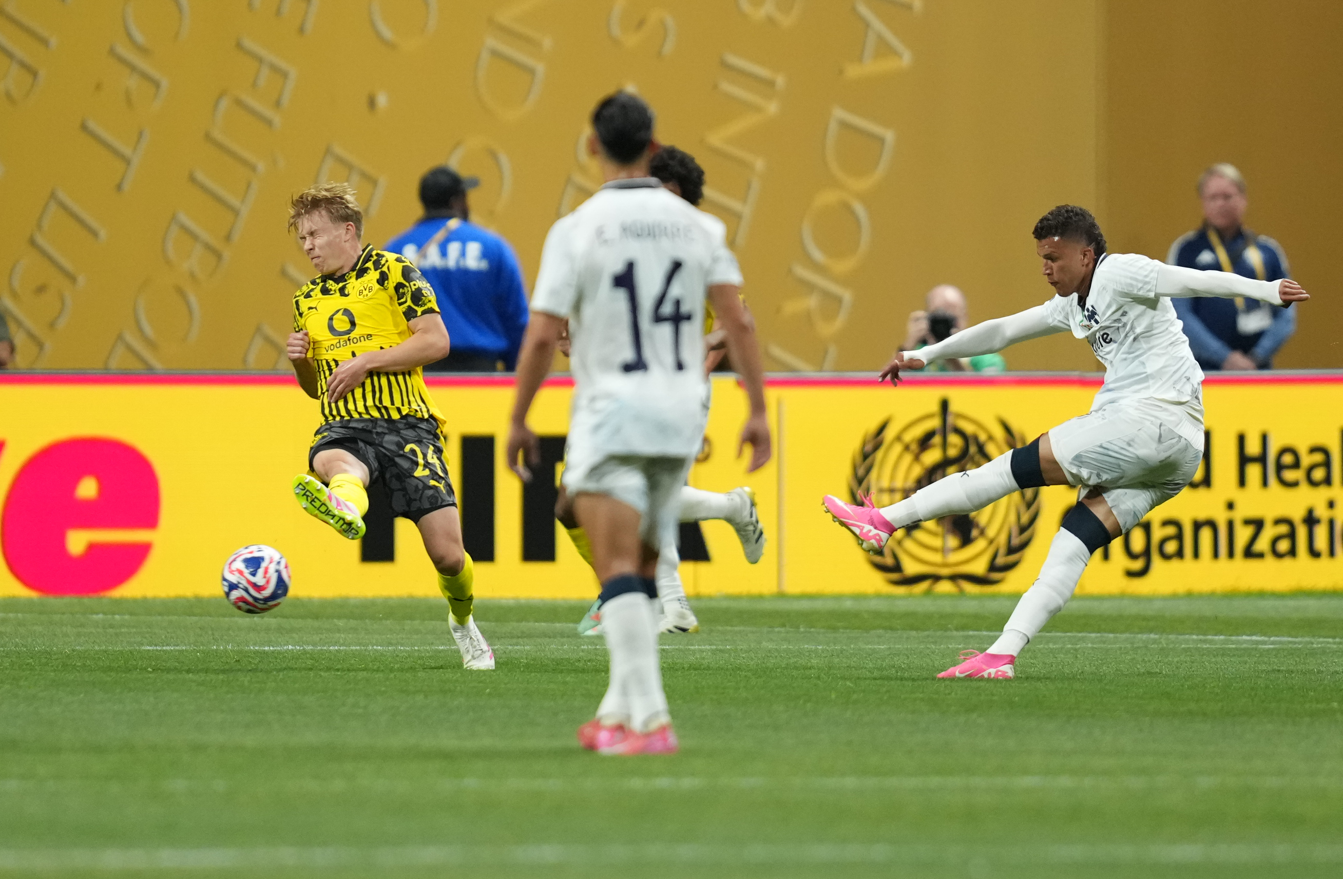 多特蒙德未尽全力，无缘晋级八强