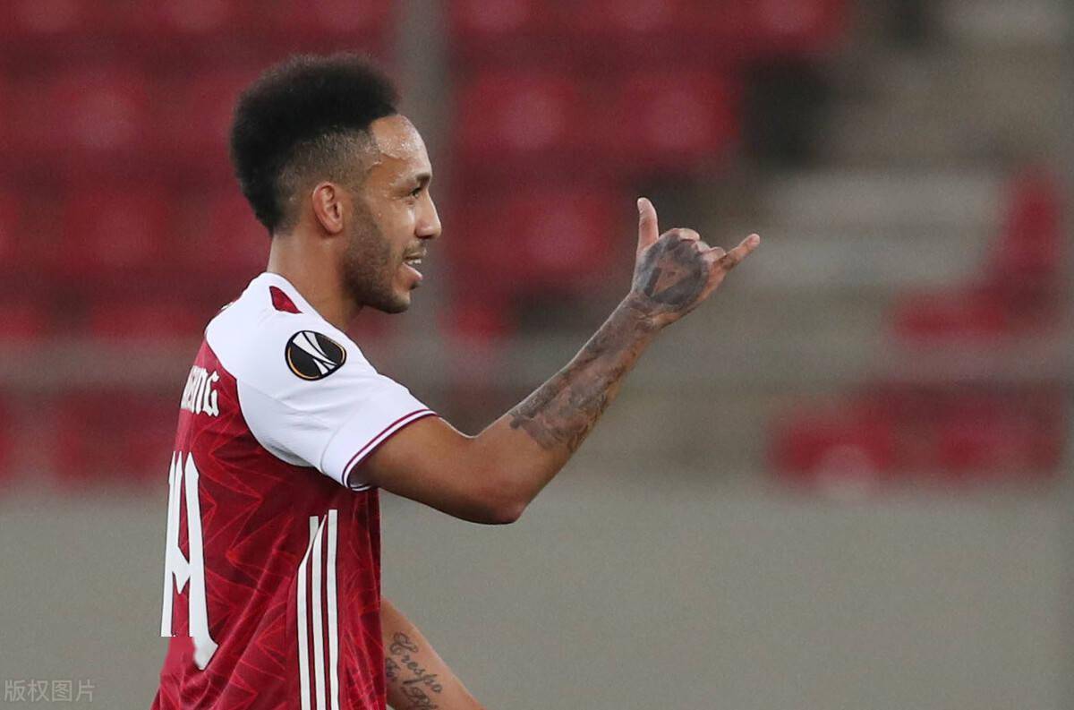 名宿现身球场观赛，扫货球队表现并发表看法的简单介绍