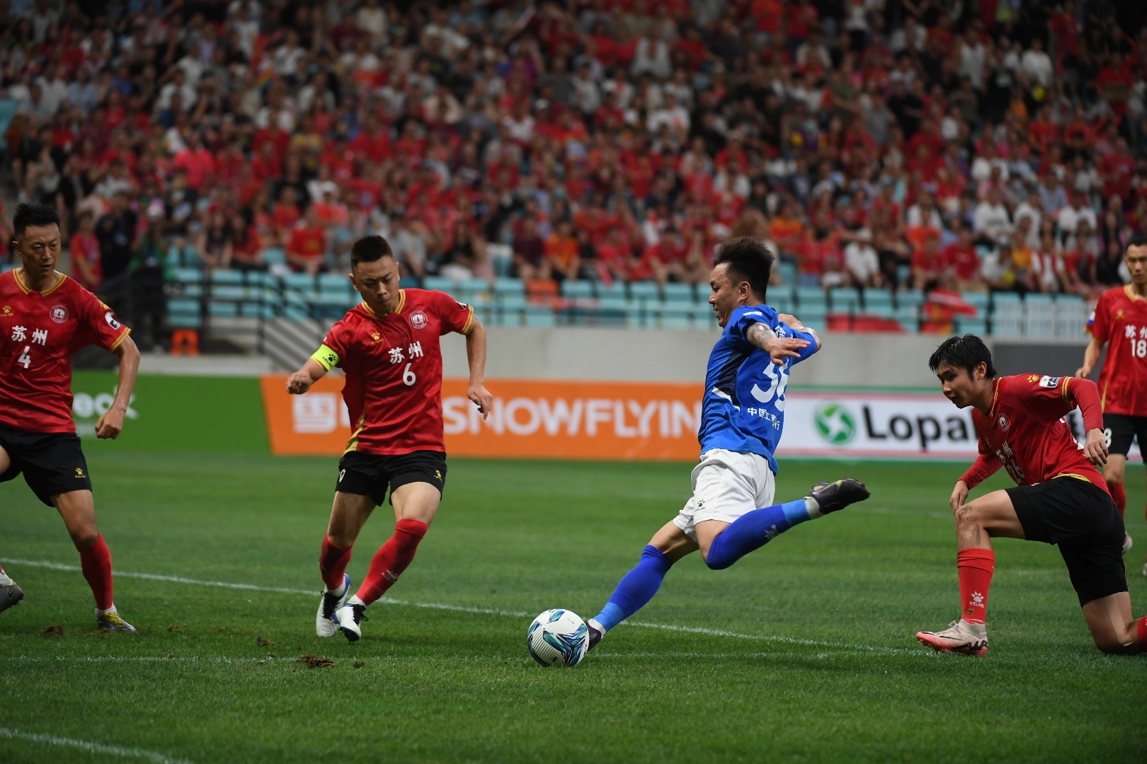 球队新一场比赛赢得观众掌声 球队新一场比赛赢得观众掌声