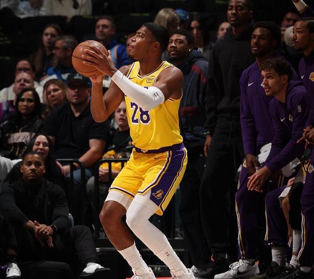 湖人新援表现抢眼,带队逆转取得胜利 湖人新援表现抢眼,带队逆转取得胜利