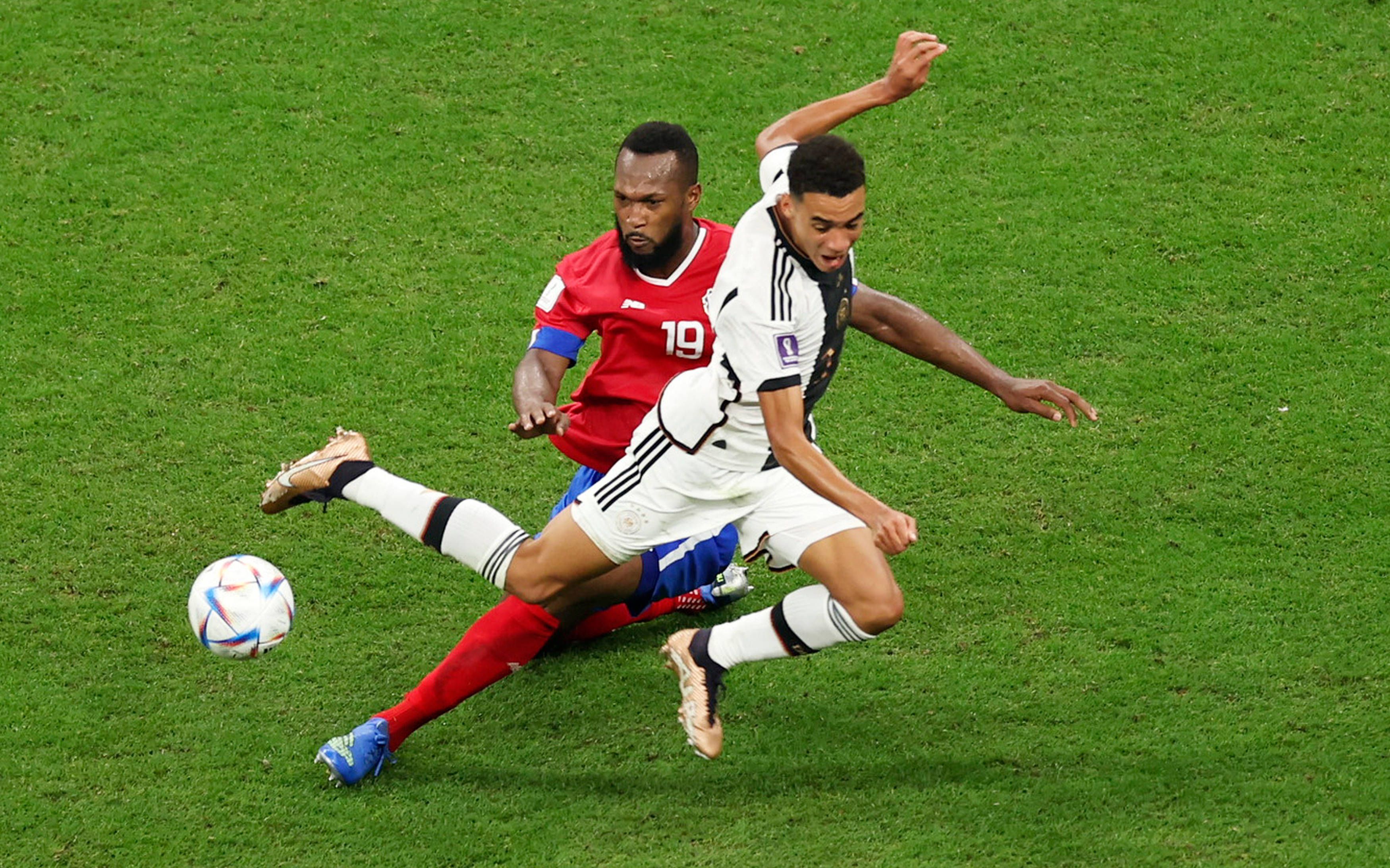 卡塔尔球队展现出色训练表现 卡塔尔球队展现出色训练表现