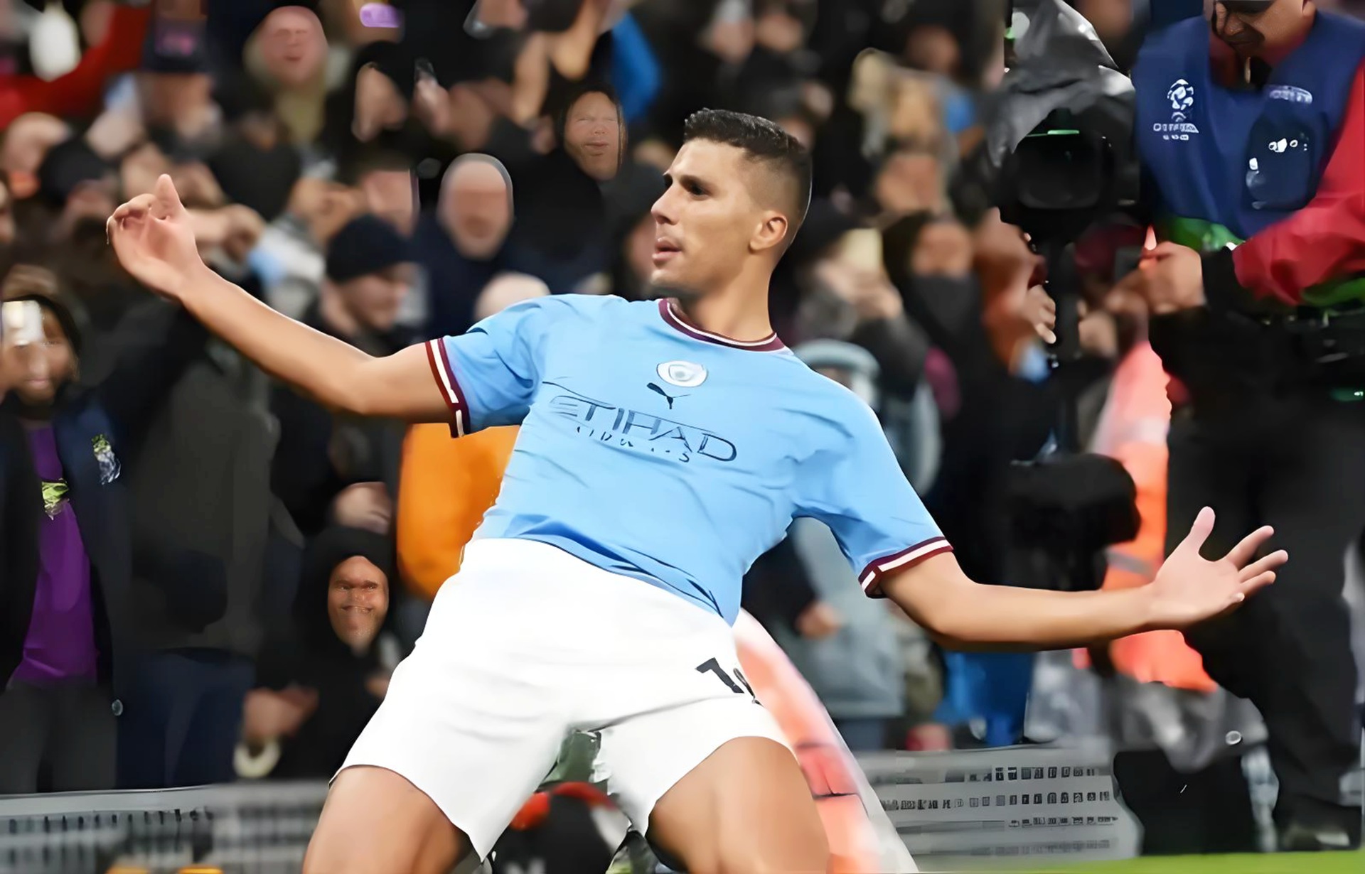 西班牙队的表现引起了球迷们的关注和讨论