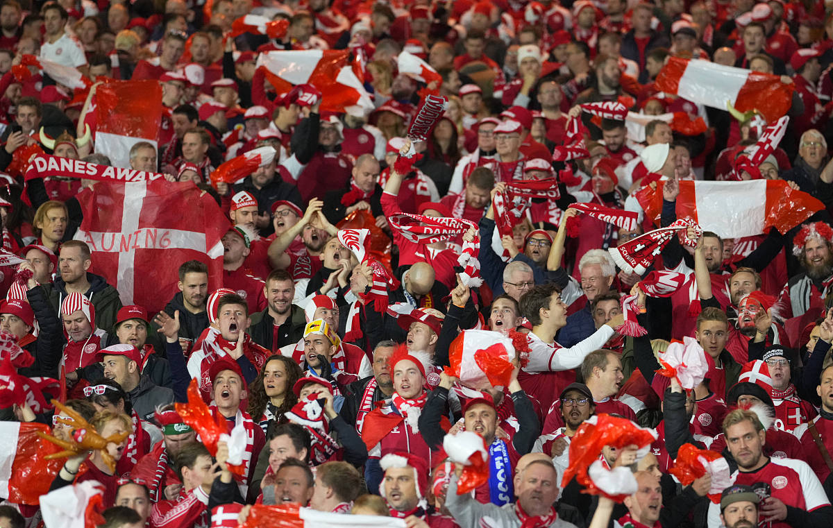 西班牙队的表现引起了球迷们的关注和讨论