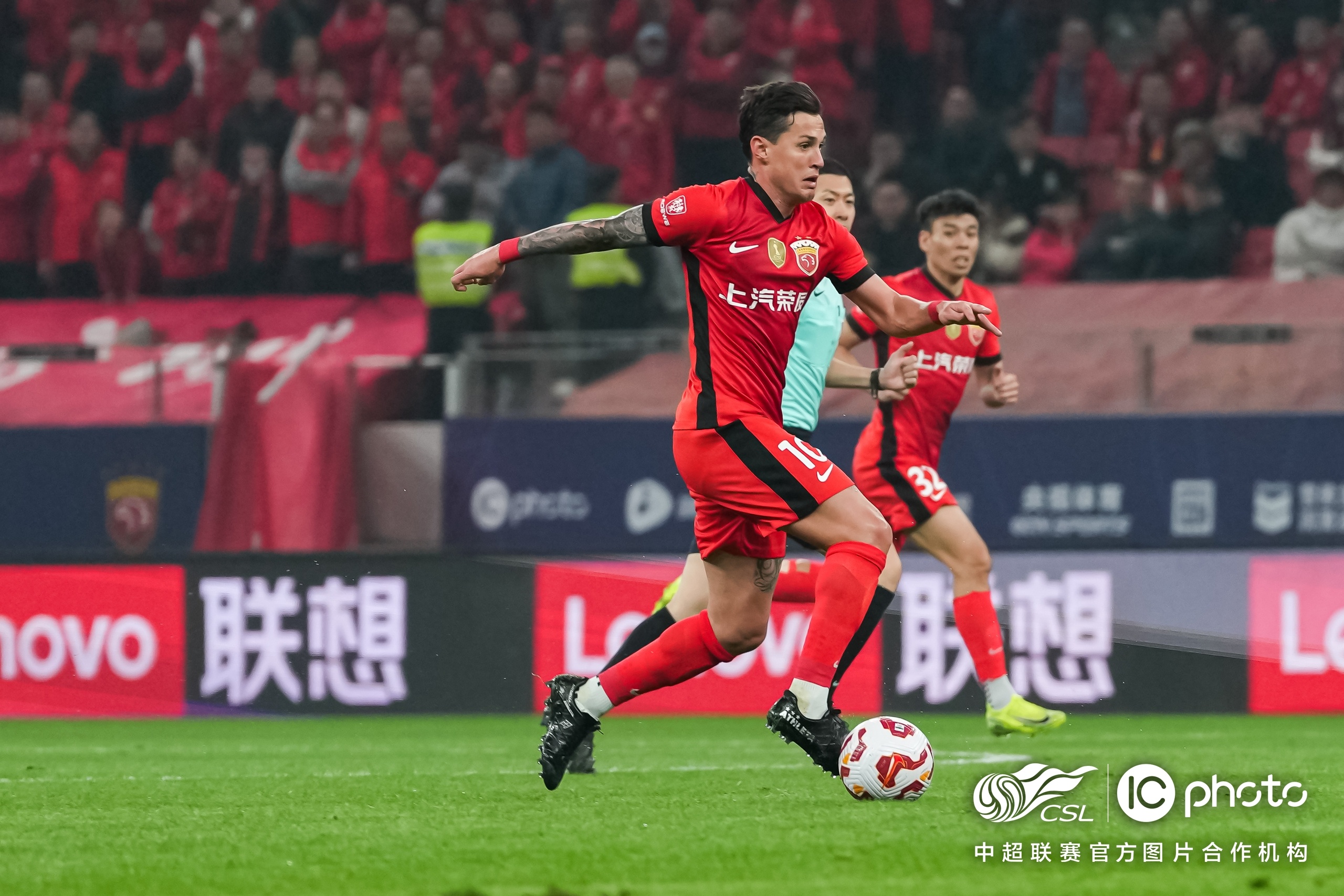 包含陕西队实力不俗，一路领跑胜出的词条