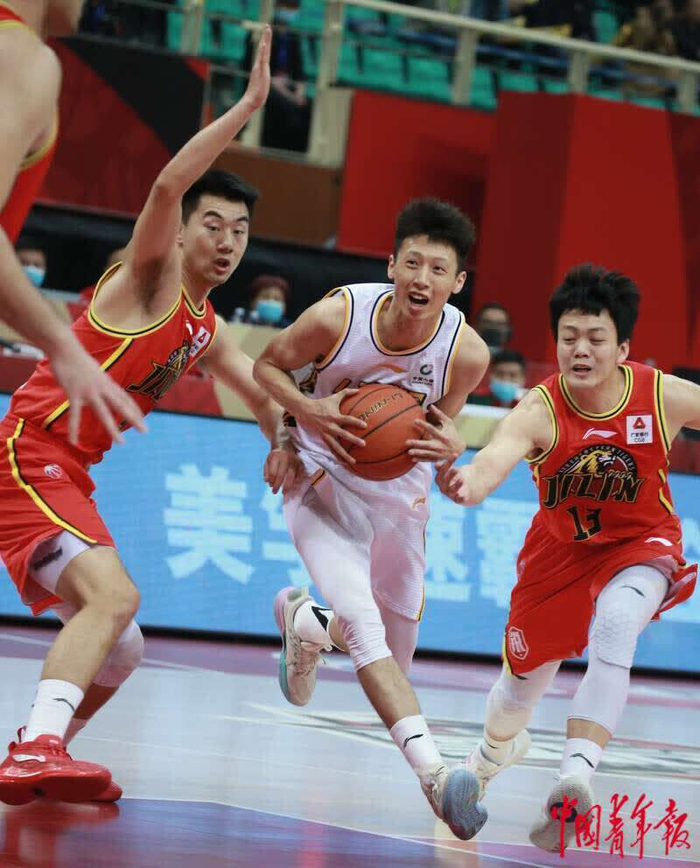 深圳客场战胜北京，闯入前四行列