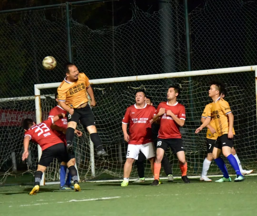 俱乐部球员在比赛中尽展风采