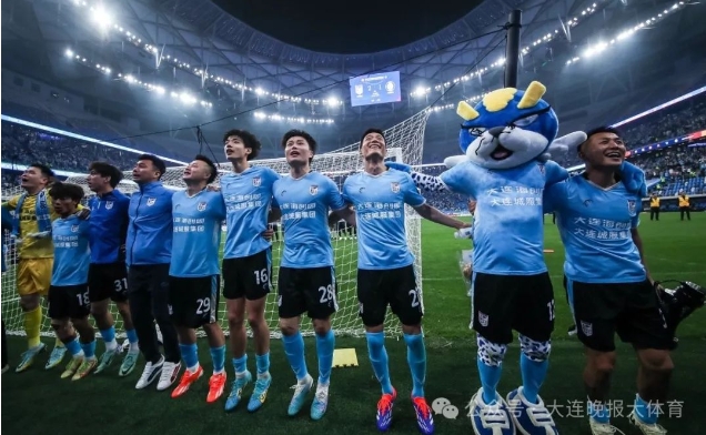 大连人队不负众望，轻松击败对手
